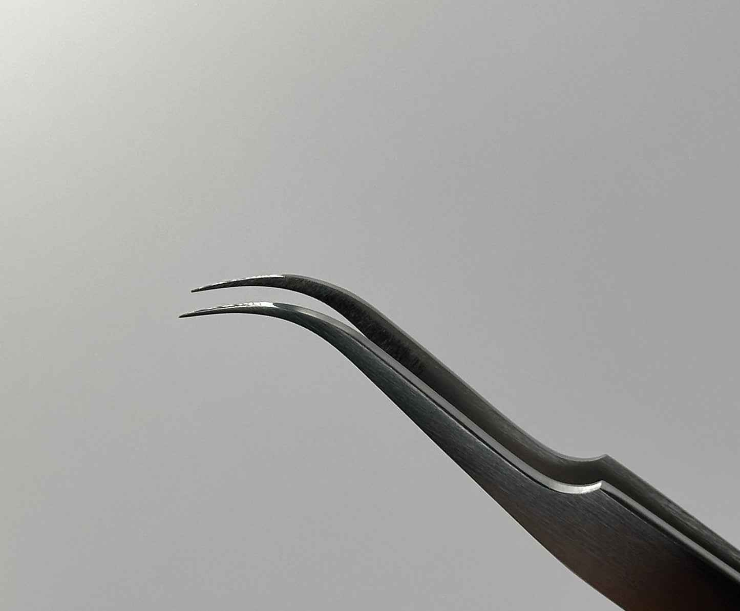 THEE ISOLATION tweezers
